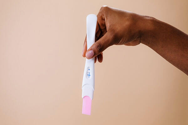علامات الحمل بعد علاج ارتفاع هرمون الحليب